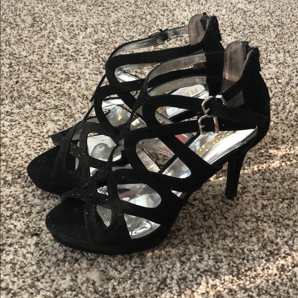 ⭐️ Black Strappy Heels (with a lil sparkle) ⭐️